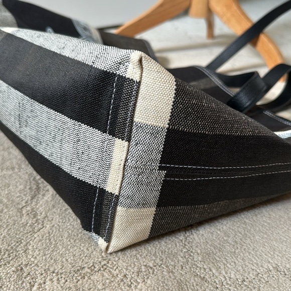 Authentic Burberry Coated Canvas Reversible Doodle Tote Shopping Bag Mint Cond - Picture 7 of 11